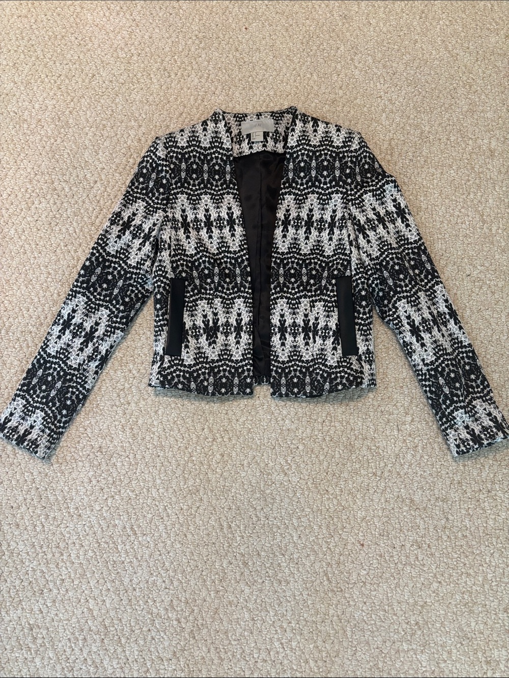 Like New, Black & White Patterned Women's Blazer